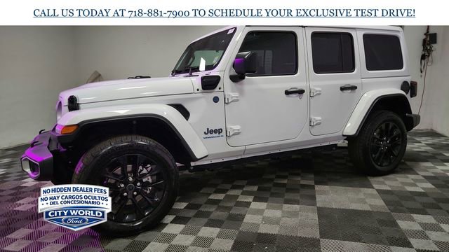 Used 2025 Jeep Wrangler Unlimited Sahara w/ Safety Group AWD/4WD image 4