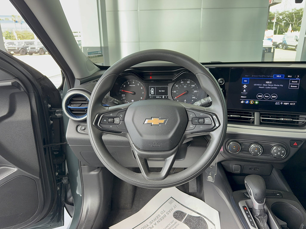 Used 2025 Chevrolet Trax LS FWD image 28