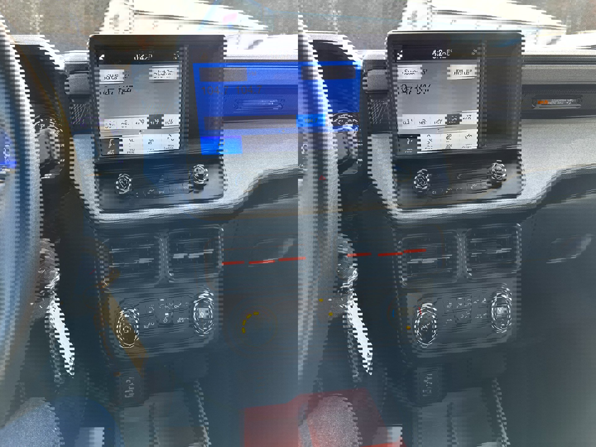 Certified 2022 Ford Maverick XLT w/ Equipment Group 300A Standard image 12