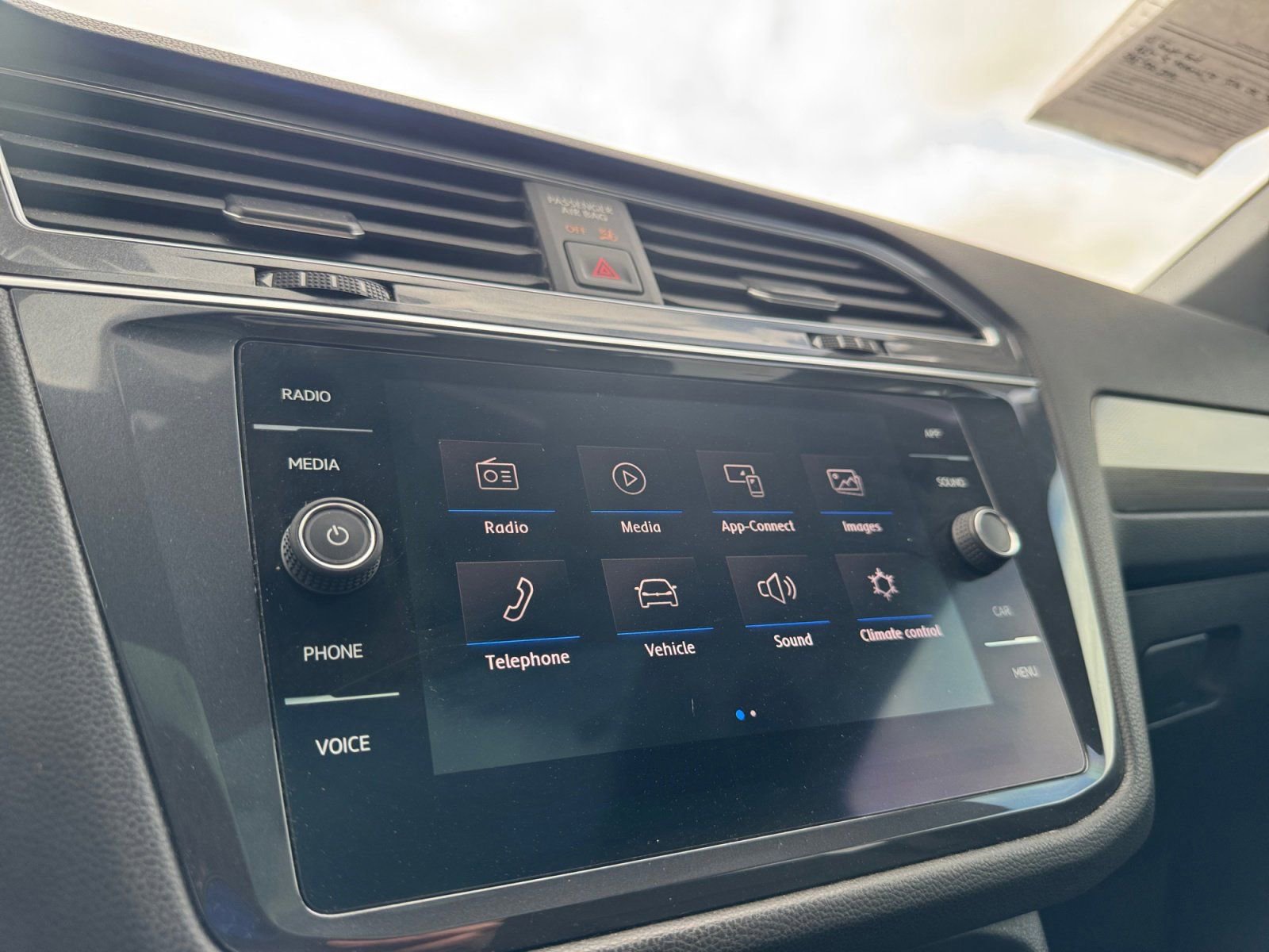 Used 2020 Volkswagen Tiguan SE R-Line image 27