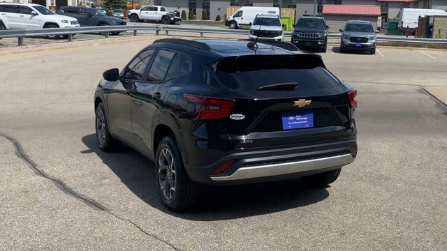 Used 2024 Chevrolet Trax LT FWD image 8