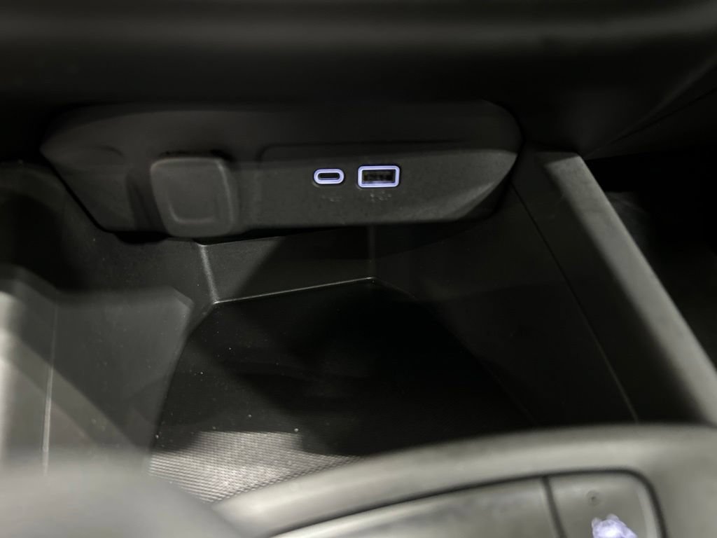 Used 2024 Chevrolet Trax RS w/ Sunroof Package FWD image 23