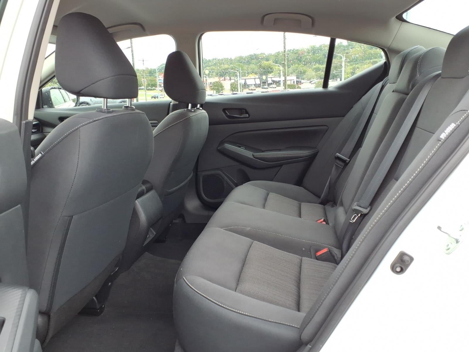 Used 2025 Nissan Altima 2.5 SV FWD image 13