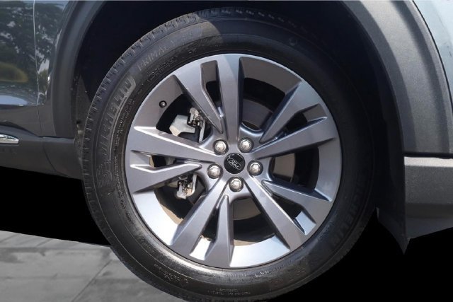 Certified 2025 Ford Explorer Active w/ Active Comfort Package AWD/4WD image 3