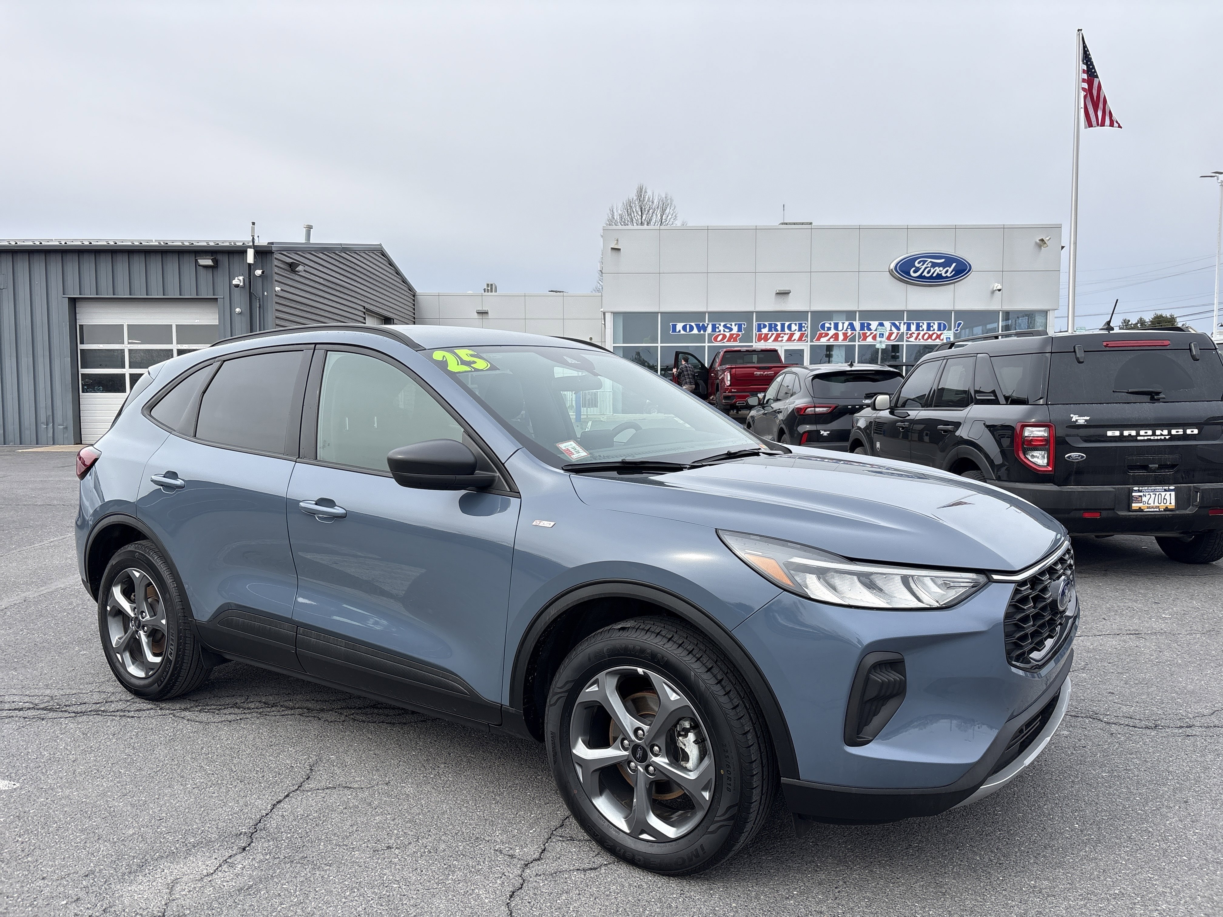 Certified 2025 Ford Escape ST-Line AWD/4WD image 1