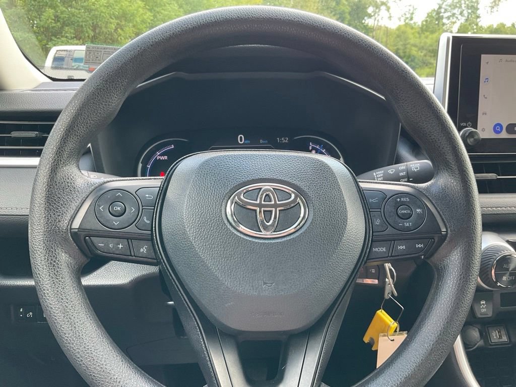 Used 2025 Toyota RAV4 LE AWD/4WD image 6
