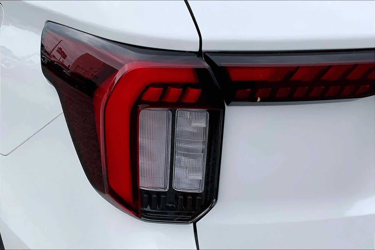 Certified 2025 Ford Explorer ST-Line w/ Premium Package RWD image 28