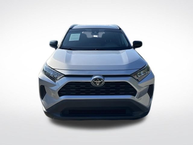 Used 2019 Toyota RAV4 LE FWD image 2