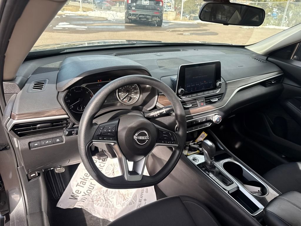 Used 2024 Nissan Altima 2.5 SV image 14