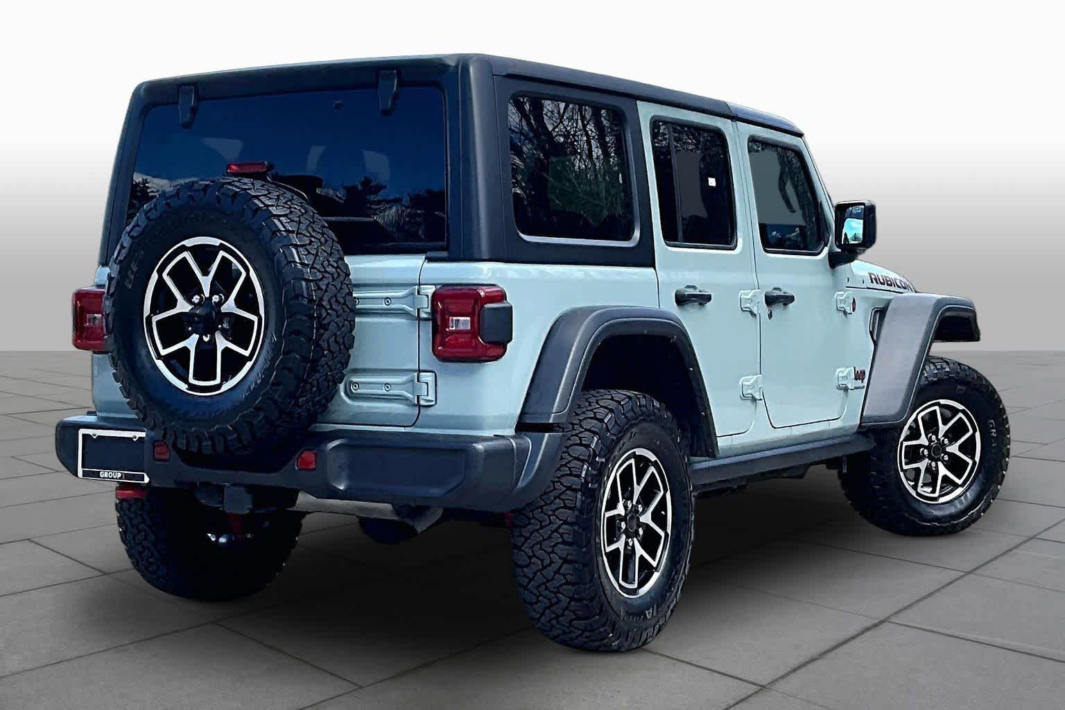 Used 2024 Jeep Wrangler Unlimited Rubicon AWD/4WD image 13