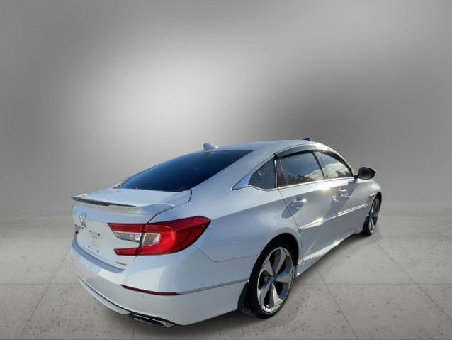 Used 2018 Honda Accord Touring image 9