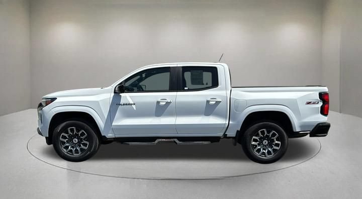 Used 2023 Chevrolet Colorado Z71 w/ Z71 Convenience Package 2 AWD/4WD image 5