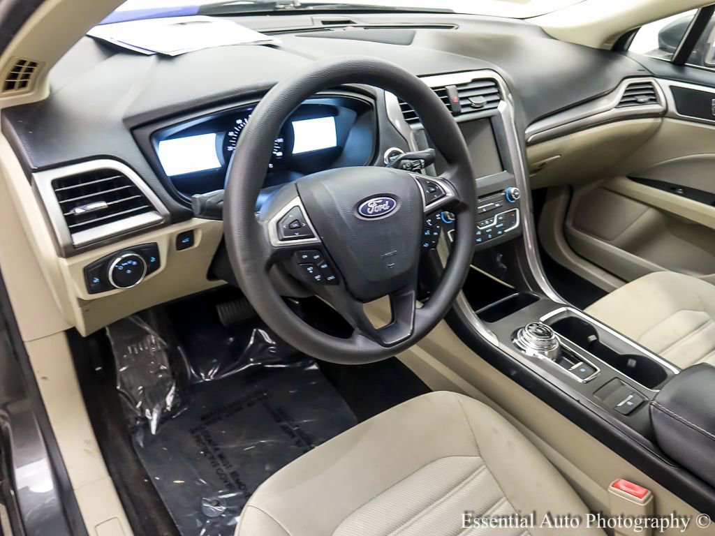 Certified 2018 Ford Fusion SE w/ Fusion SE Technology Package FWD image 12