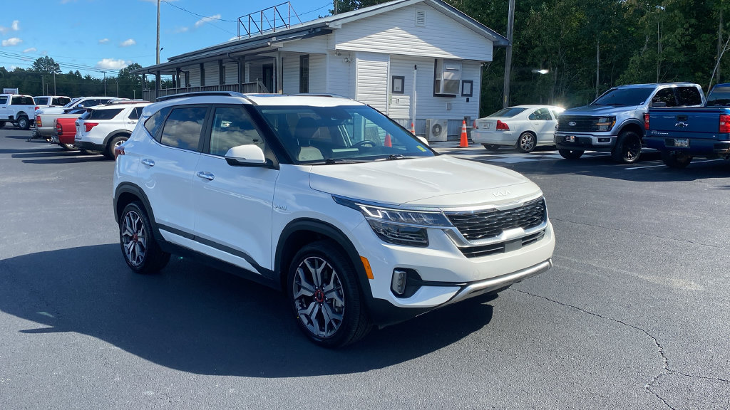 Used 2022 Kia Seltos SX w/ Sunroof Package AWD/4WD image 3