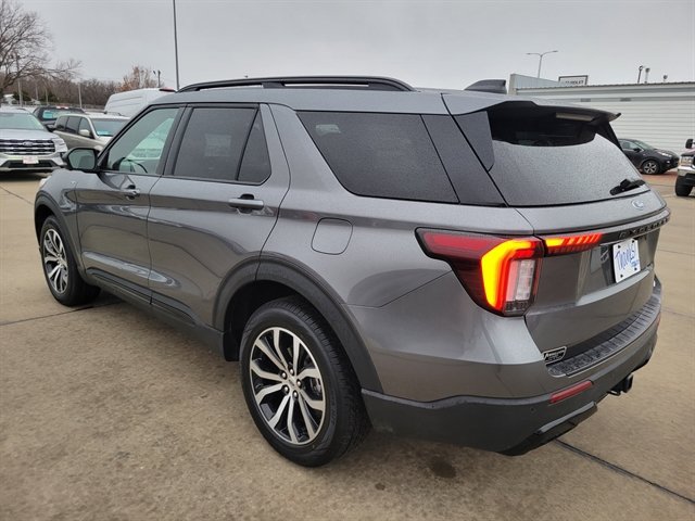 Certified 2025 Ford Explorer ST-Line AWD/4WD image 7