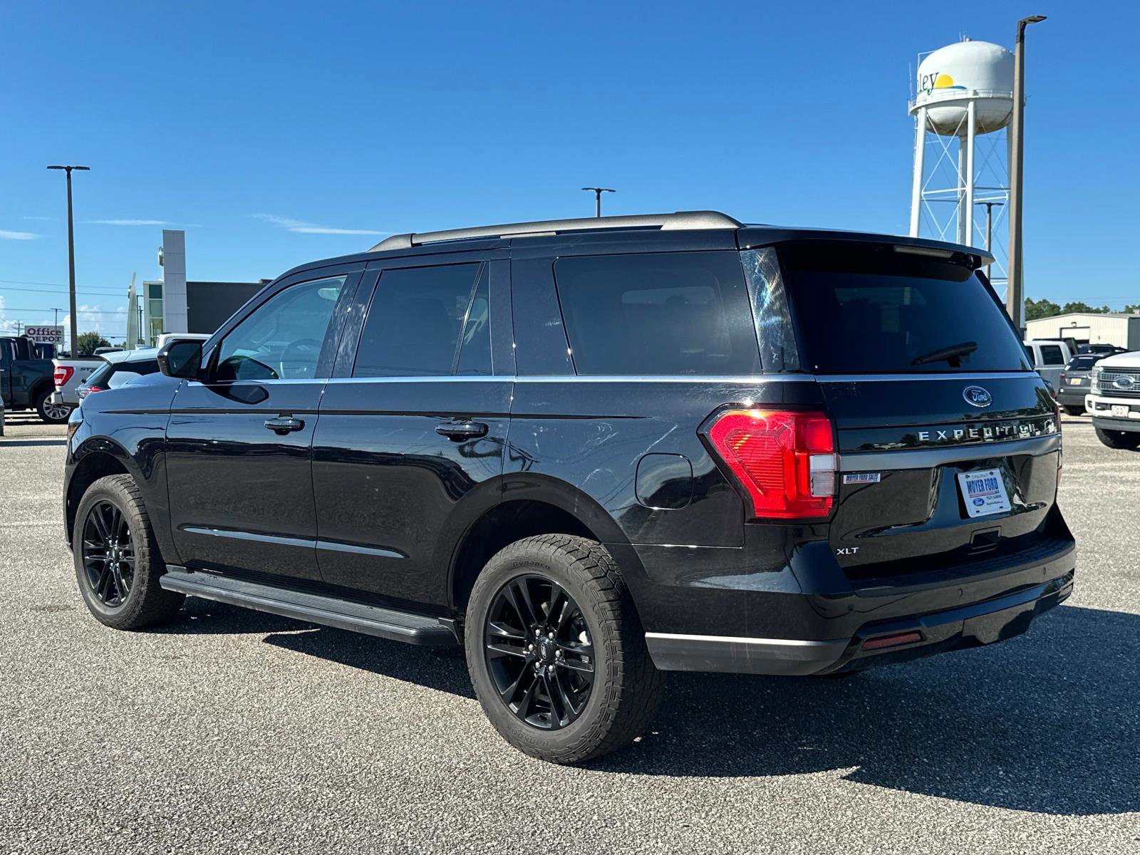 Certified 2024 Ford Expedition XLT image 3