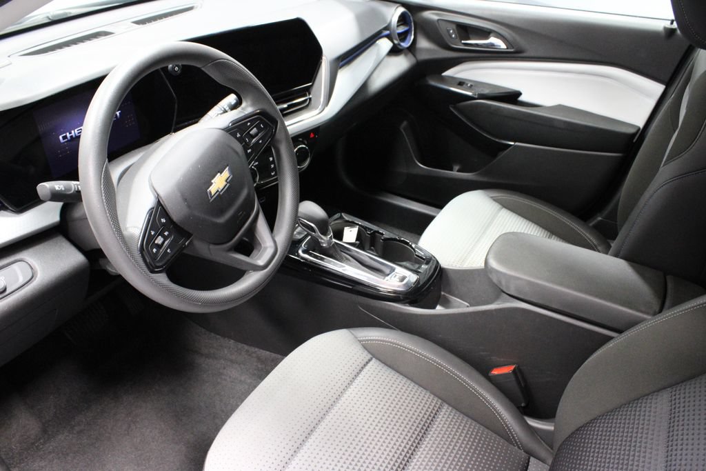 Used 2025 Chevrolet Trax LT FWD image 22