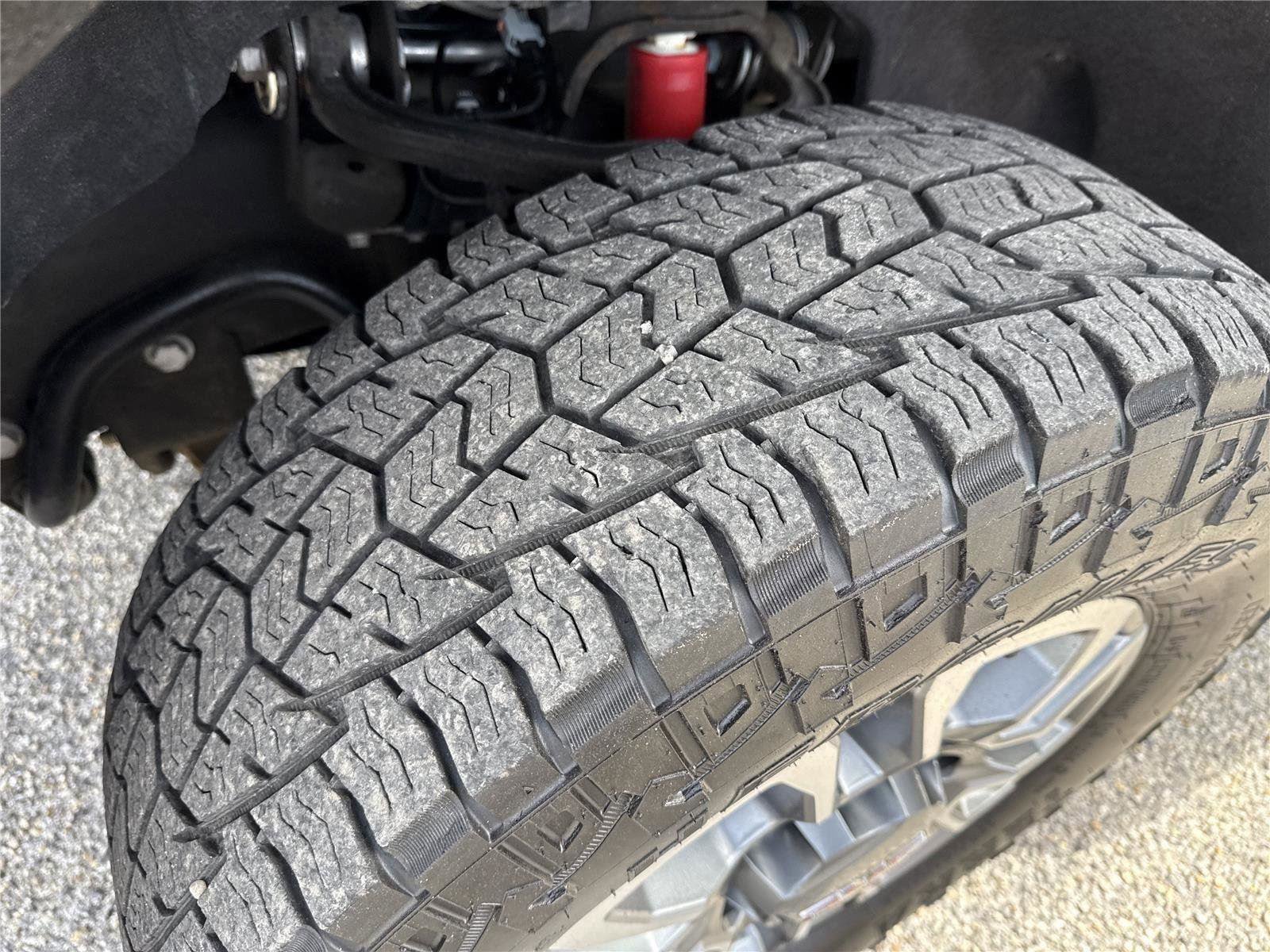 Used 2023 GMC Sierra 2500 AT4 image 31