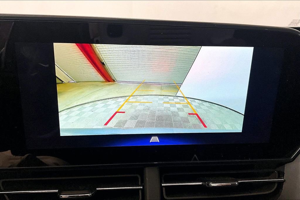 Used 2025 Chevrolet Trax LT w/ LT Convenience Package FWD image 17