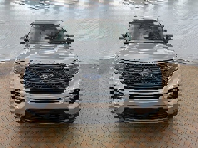 Certified 2021 Ford Explorer XLT w/ Equipment Group 202A image 2