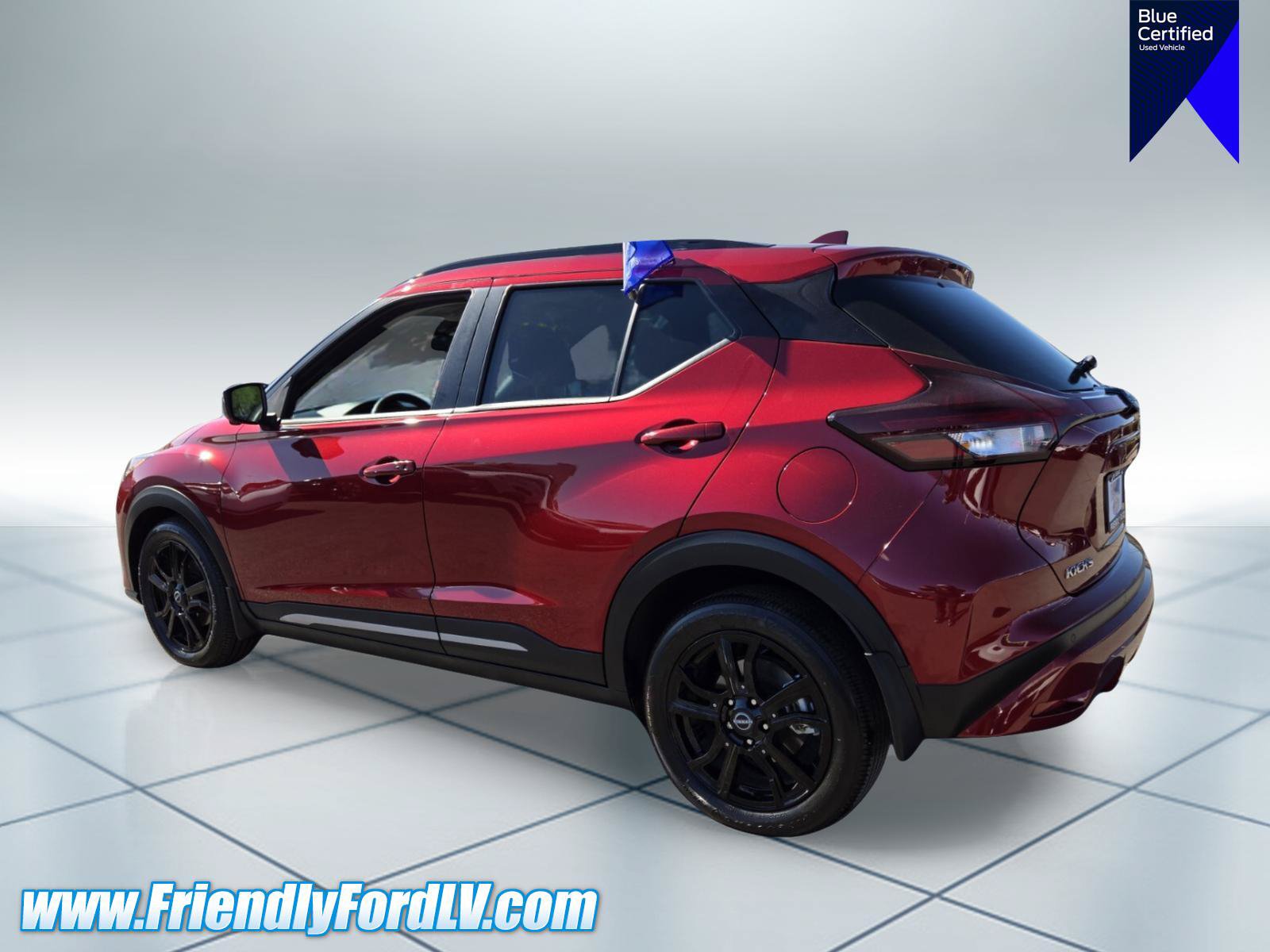 Used 2023 Nissan Kicks SR w/ SR Premium Package FWD image 3
