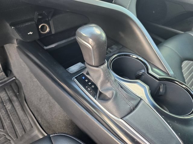 Used 2020 Toyota Camry SE w/ Convenience Package FWD image 14