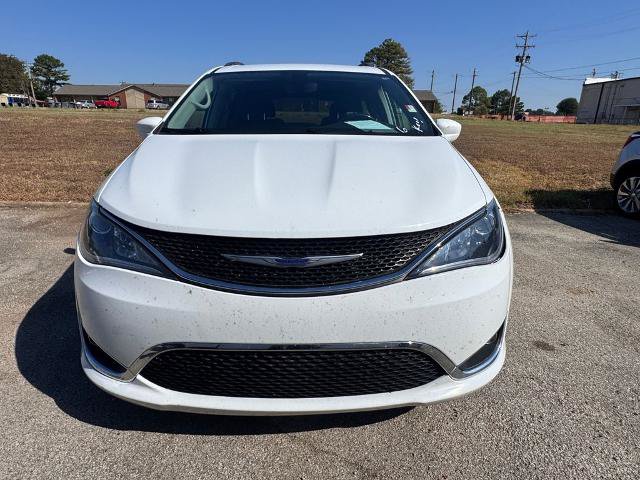 Used 2020 Chrysler Pacifica Touring-L FWD image 2