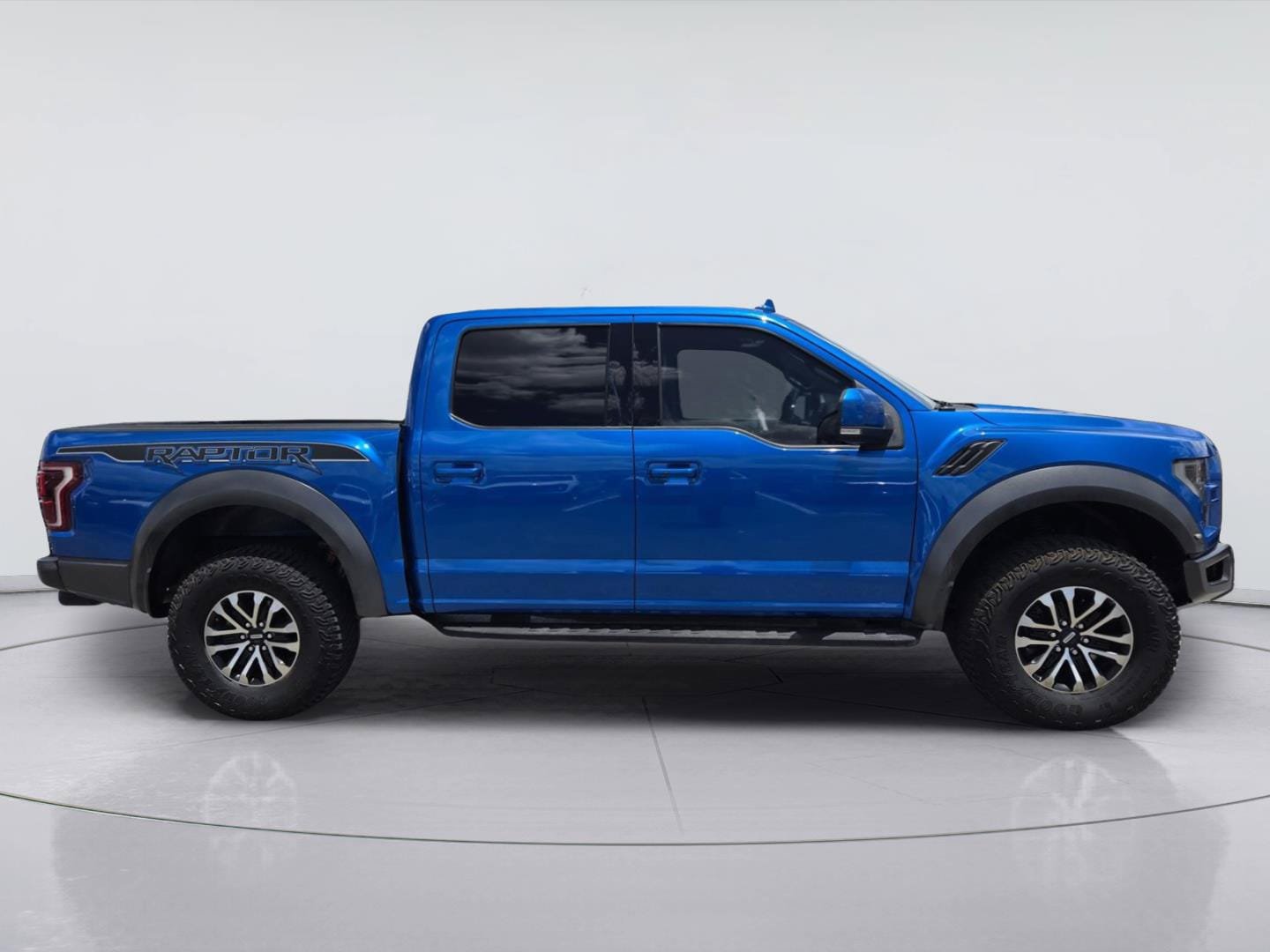 Certified 2019 Ford F150 Raptor w/ Equipment Group 802A Luxury AWD/4WD image 4