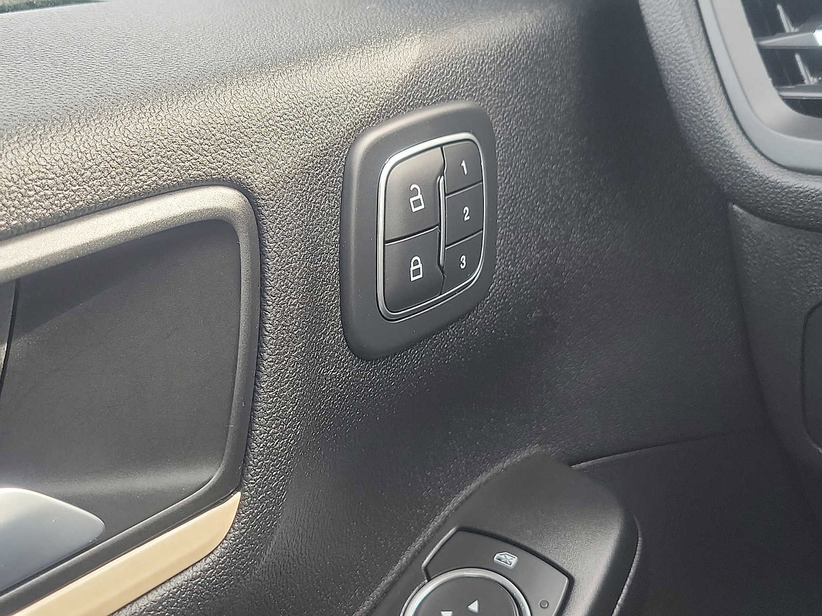 Certified 2022 Ford Escape Titanium w/ Titanium Elite Package image 27