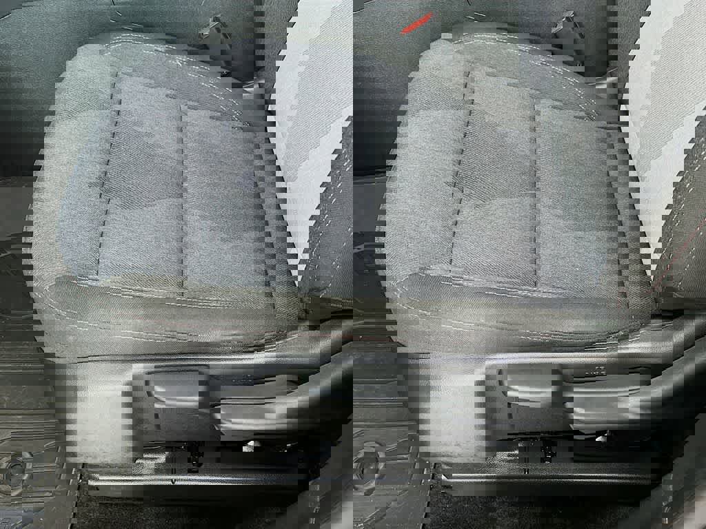 Used 2024 Chevrolet Trax RS image 29