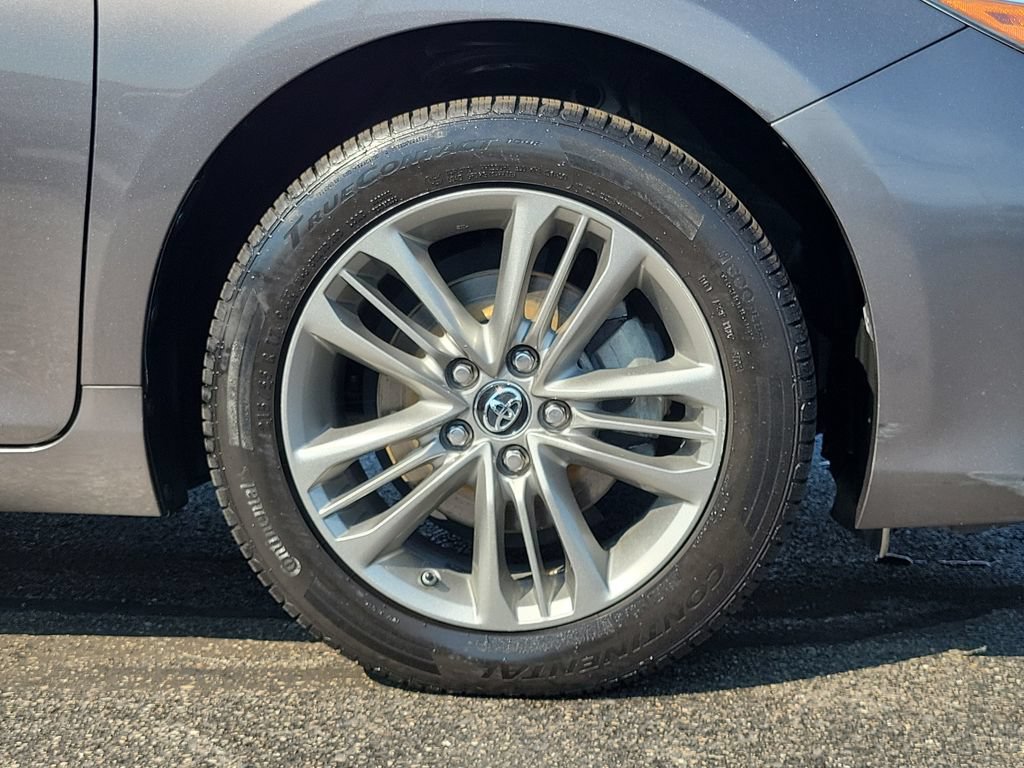 Used 2017 Toyota Camry SE w/ Moonroof Package FWD image 9
