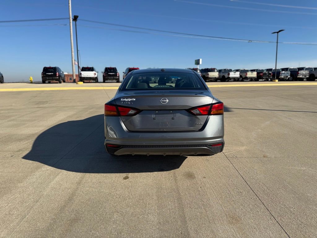 Used 2025 Nissan Altima 2.5 SV AWD/4WD image 6