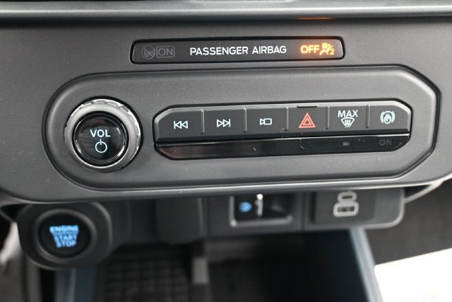 Certified 2025 Ford Maverick Lariat w/ Black Appearance Package AWD/4WD image 12