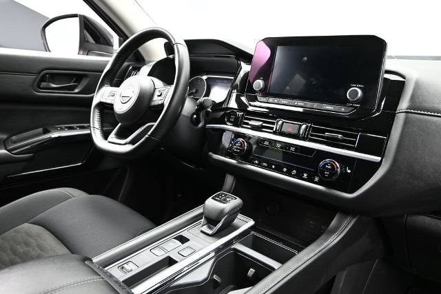 Used 2025 Nissan Pathfinder SV FWD image 14