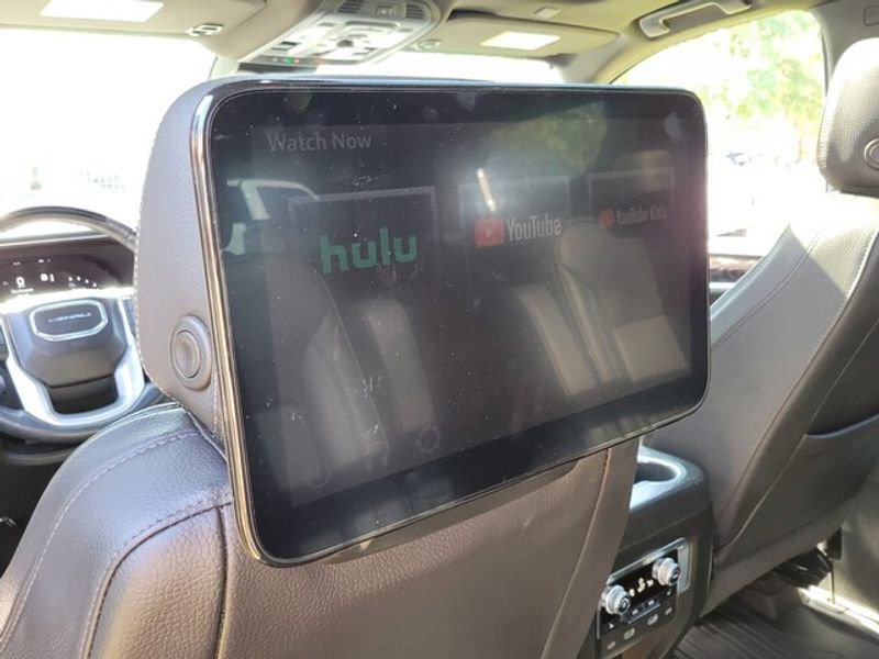 Used 2023 GMC Yukon Denali w/ Denali Reserve Package image 13