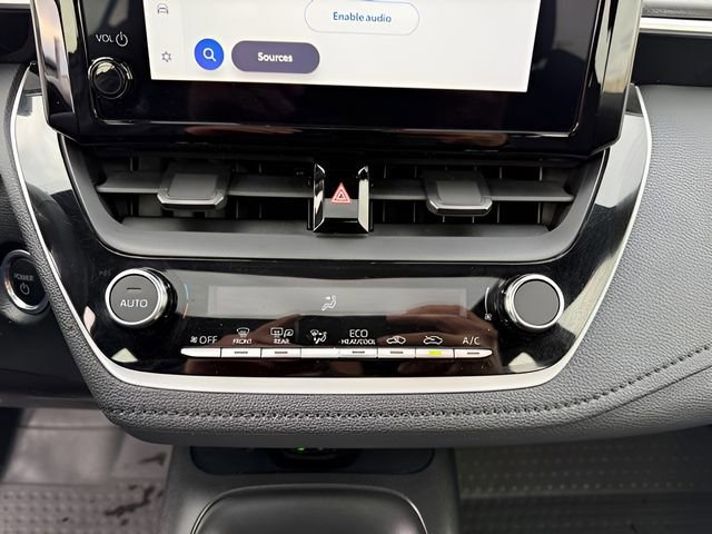 Used 2024 Toyota Corolla SE w/ SE Package image 28