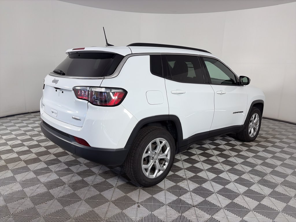 Used 2024 Jeep Compass Latitude AWD/4WD image 7