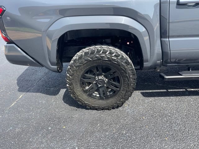 Used 2025 Toyota Tacoma SR5 AWD/4WD image 9
