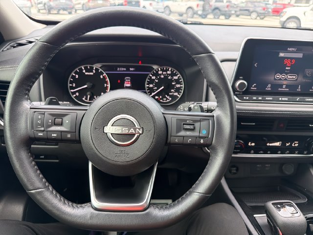 Used 2024 Nissan Rogue SV w/ SV Premium Package FWD image 16