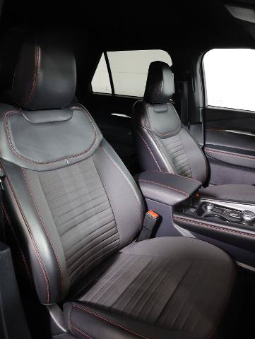 Certified 2025 Ford Explorer ST-Line AWD/4WD image 9