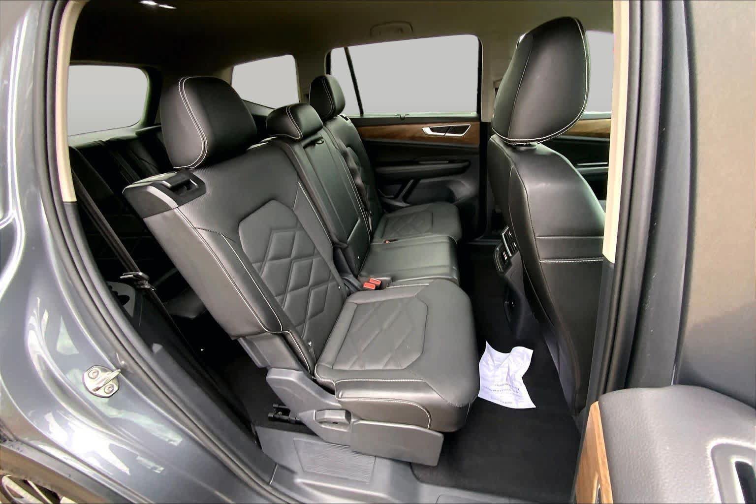 Used 2025 Volkswagen Atlas SE FWD image 20