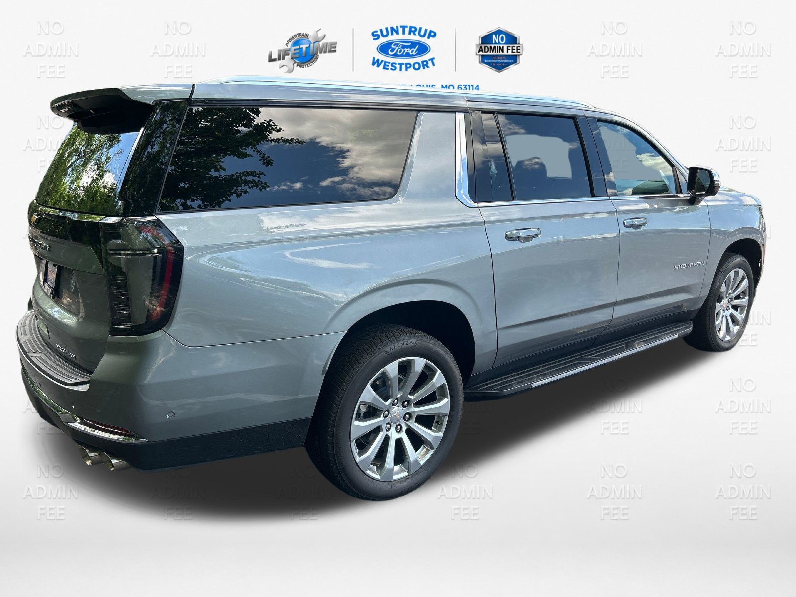 Used 2025 Chevrolet Suburban Premier RWD image 6