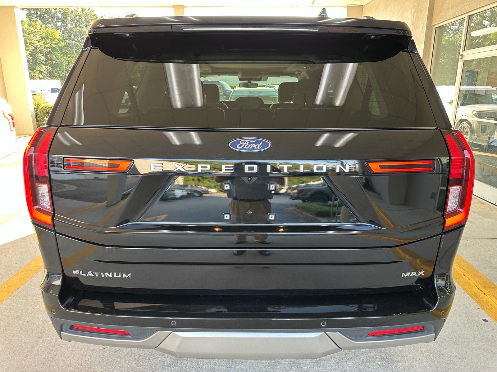 Certified 2025 Ford Expedition Max Platinum w/ Driver's Package AWD/4WD image 11