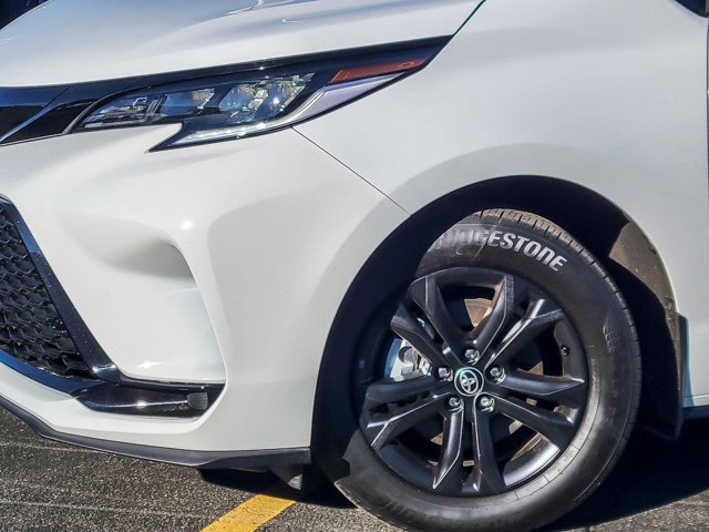 Used 2025 Toyota Sienna XSE image 9