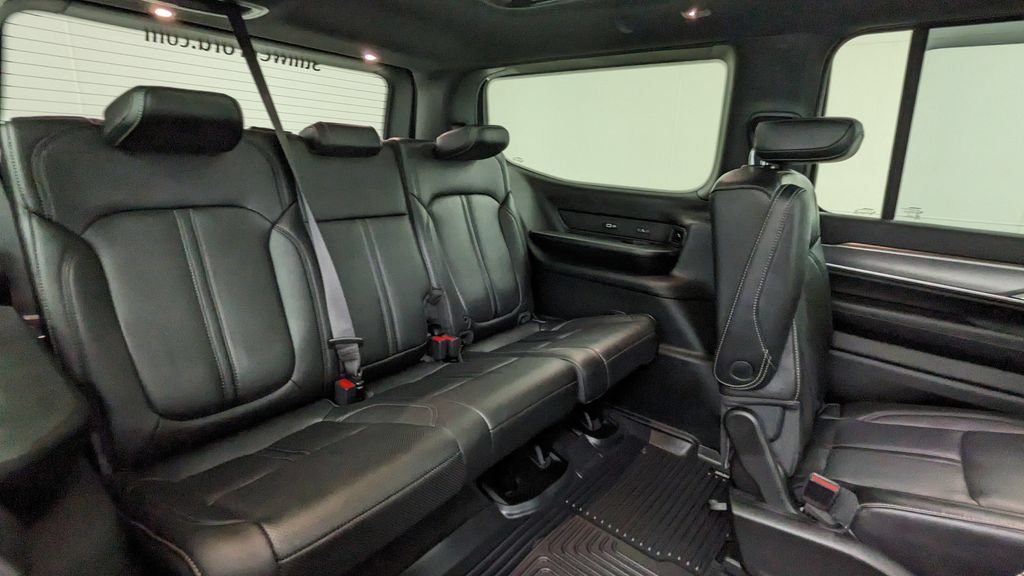Used 2023 Jeep Wagoneer Series II AWD/4WD image 40