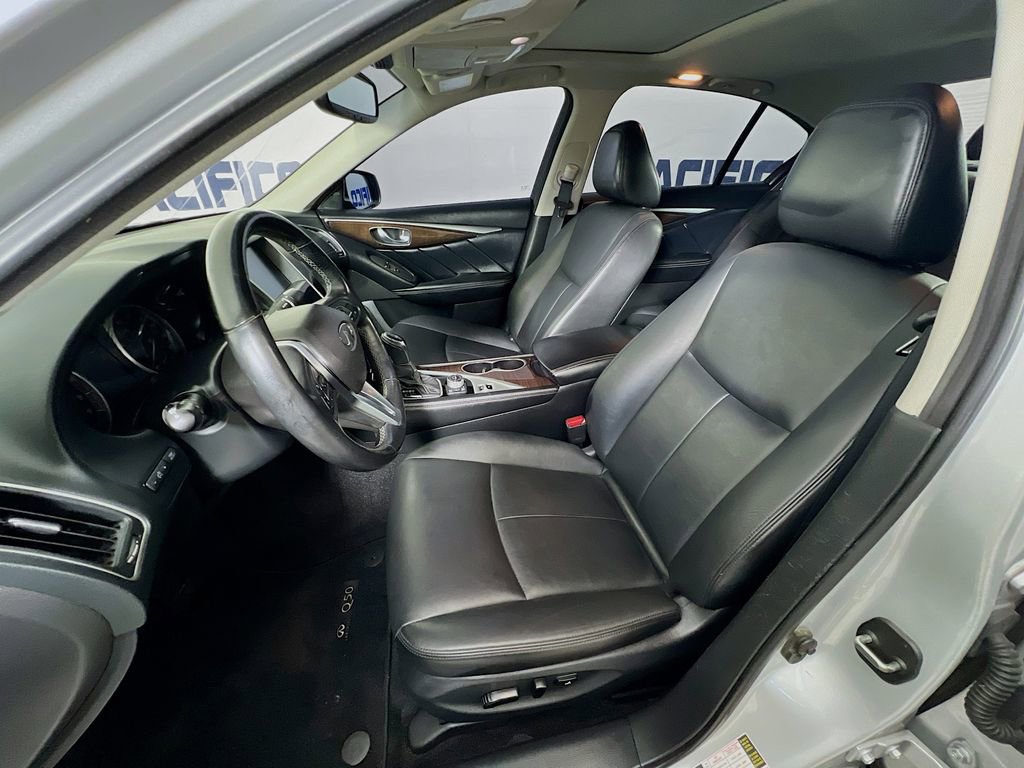 Used 2019 INFINITI Q50 Luxe w/ Essential Package (3.0T Luxe) AWD/4WD image 13