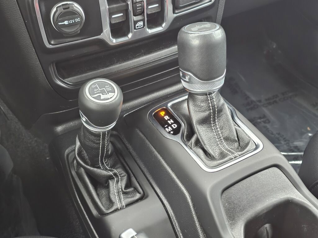Used 2023 Jeep Wrangler Unlimited Sahara w/ LED Lighting Group AWD/4WD image 28