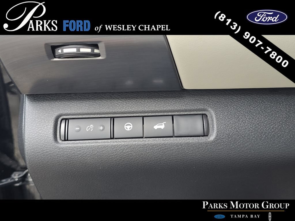 Used 2023 Nissan Pathfinder SL AWD/4WD image 27