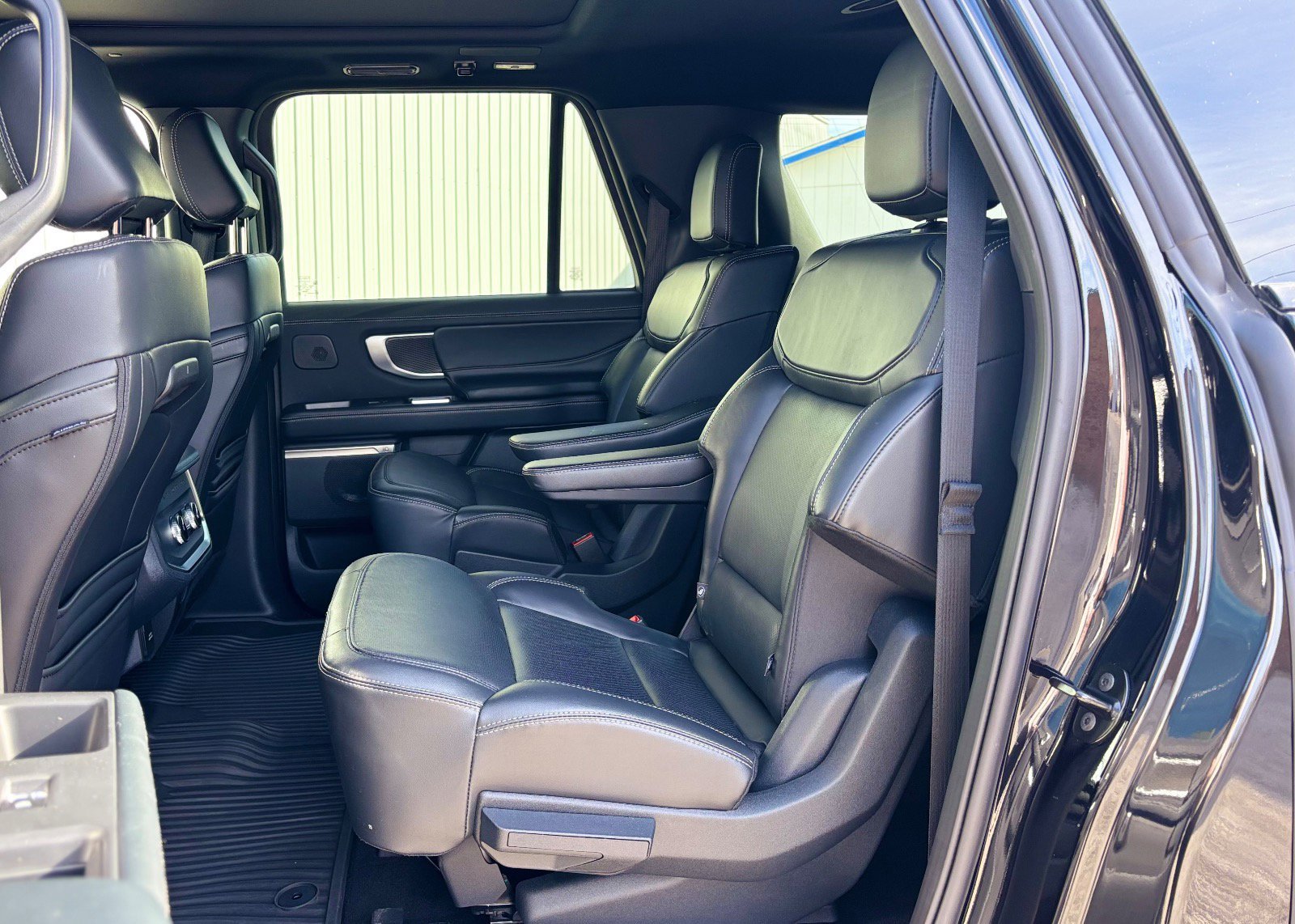 Certified 2025 Ford Expedition Max Platinum w/ Stealth Performance Package AWD/4WD image 26