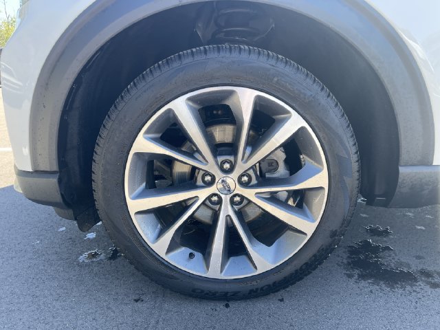 Certified 2025 Ford Explorer Platinum w/ Ultimate Package AWD/4WD image 10